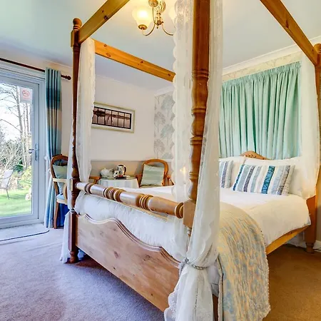 Guest house Meadfoot Guesthouse Room Only Accommodation For Adults 4*